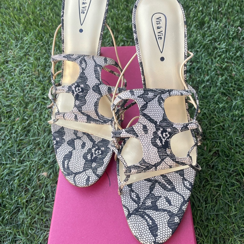 Vis a Vie Jude Gold Silk Heels Sz(8.5)